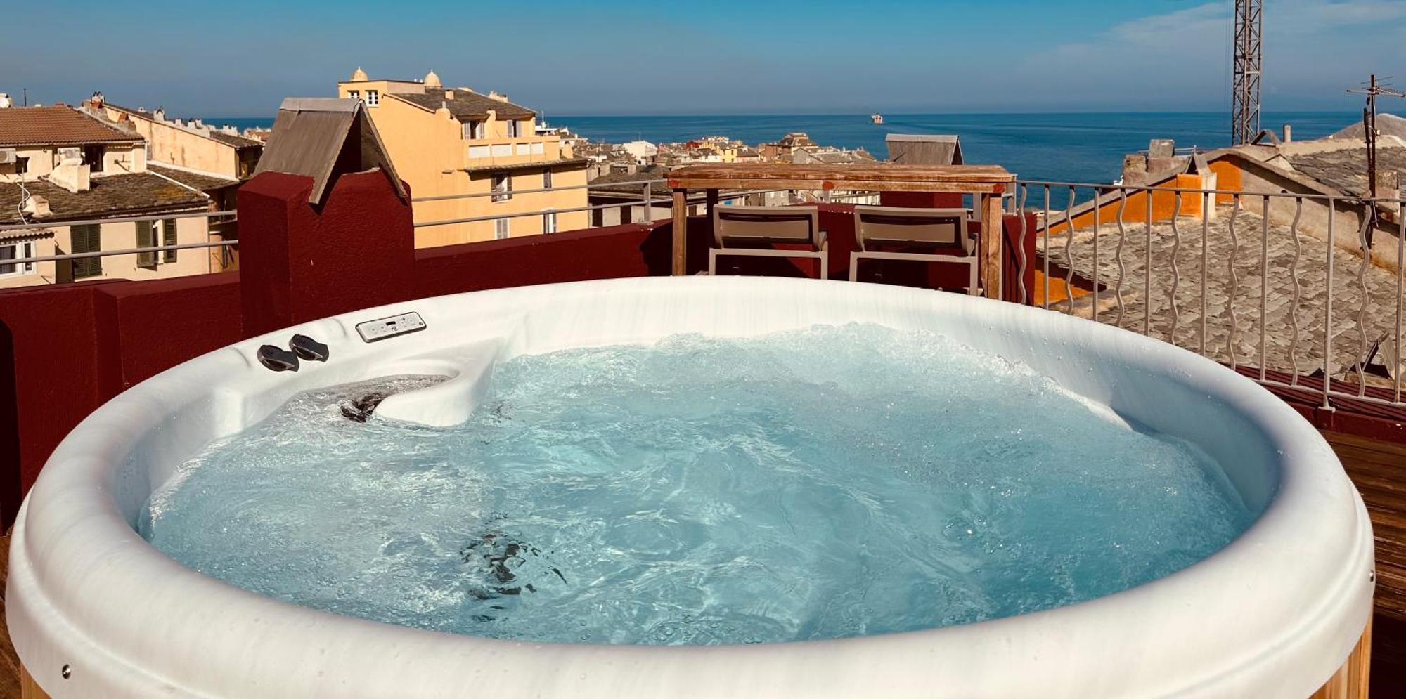 Pepites Bastiaises Vatta Appartement Roof Top Jacuzzi Vue Vieux Port Bastia  Exterior photo